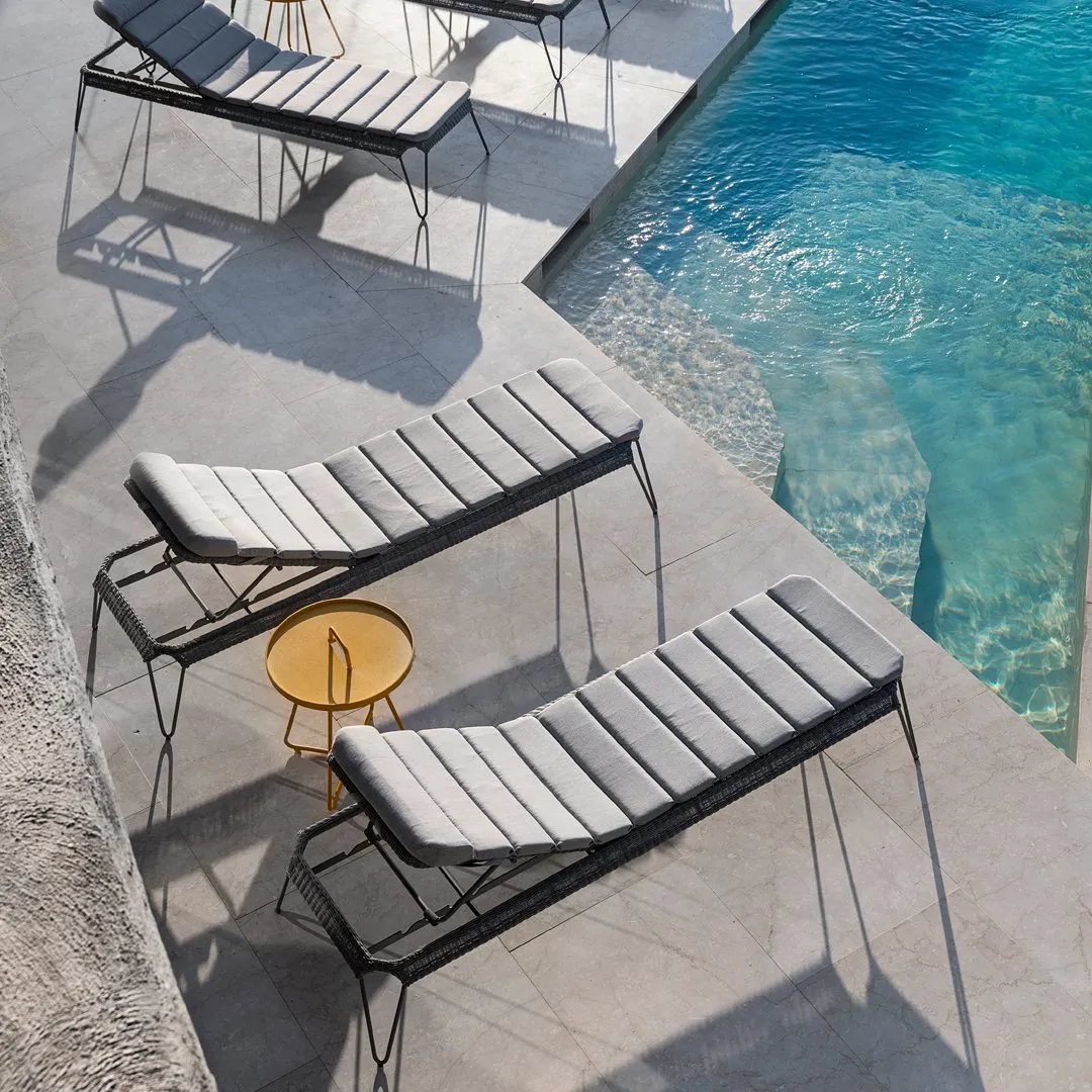 Breeze Sunbed