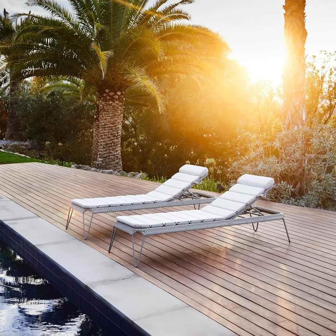 Breeze Sunbed