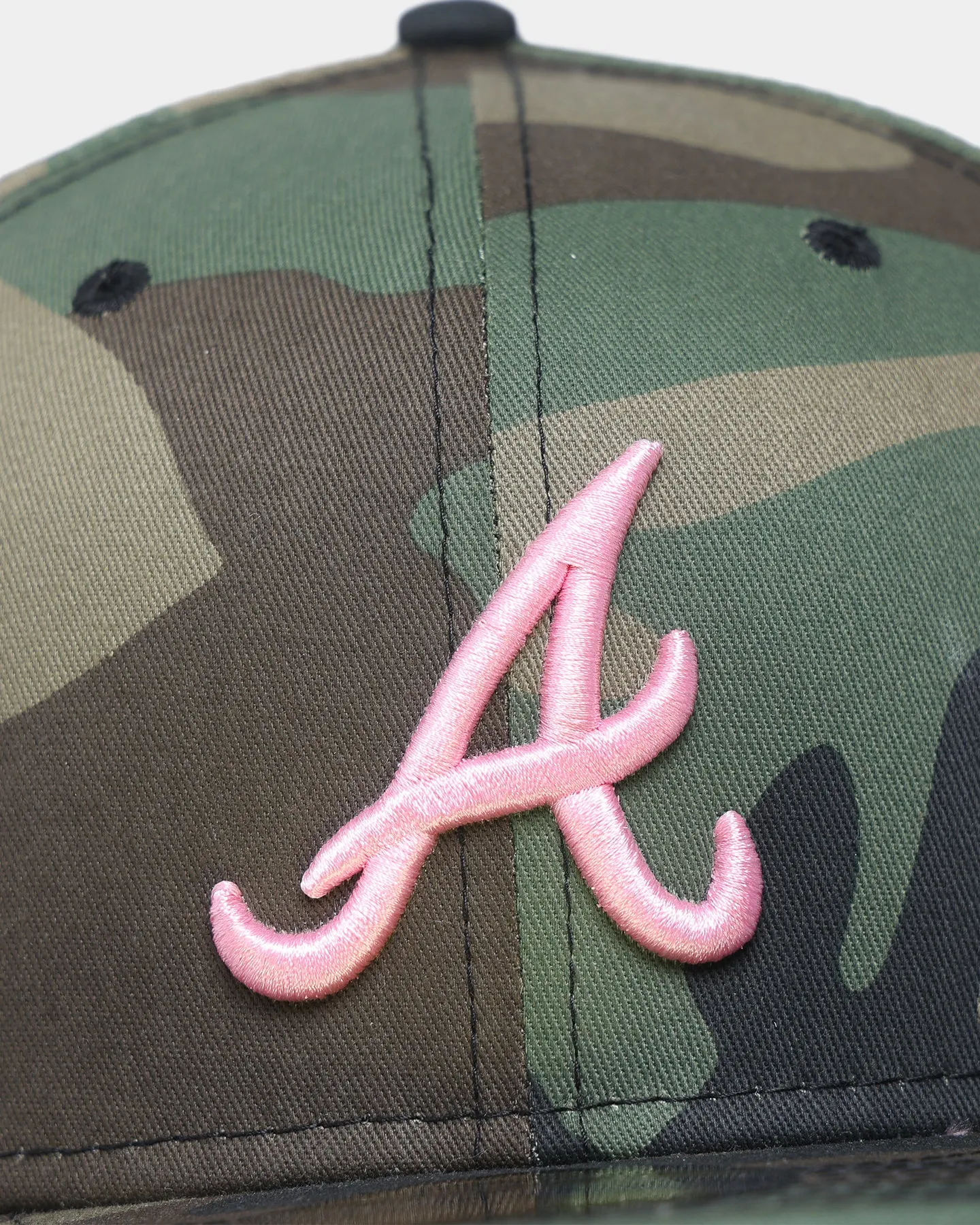 New Era Atlanta Braves 'Camo Twist' 59FIFTY Fitted Camo Pink